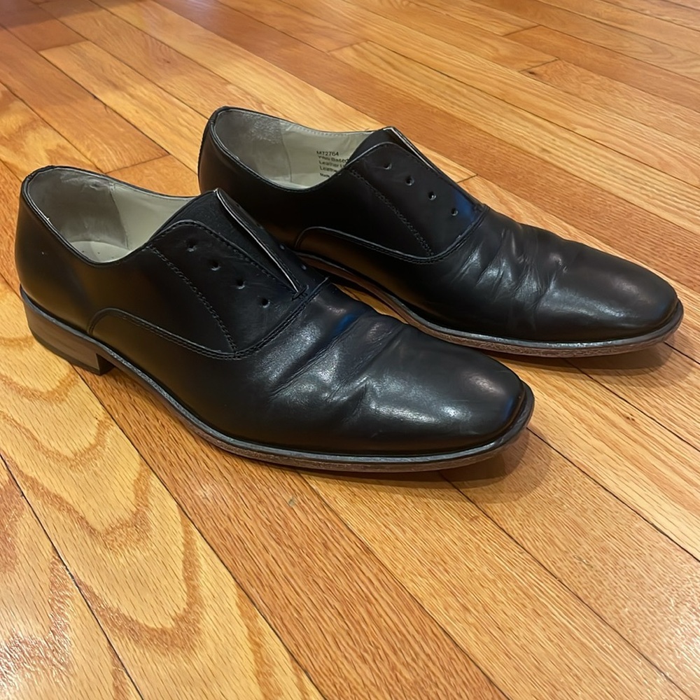 Kenneth Cole Black Leather Slip On Footwear EUC